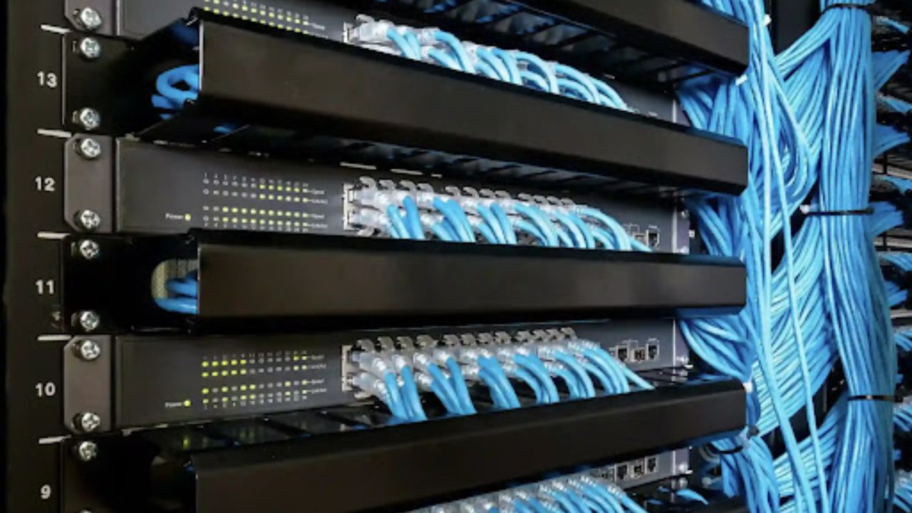 The Role of Network Cabinet Manufacturers in Modern Data Centers